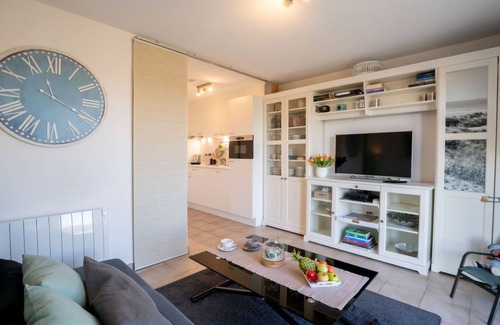 De Haan Apartamento | Giuliott with parking and shared pool by Interhome