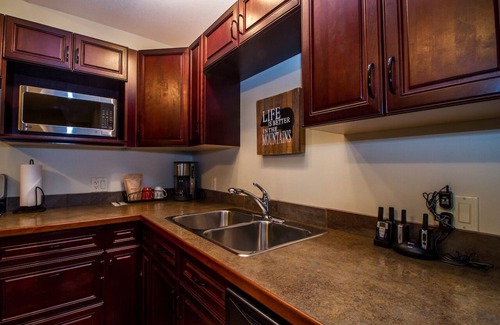Revelstoke Condominio | Give Something Back Retreat by Revelstoke Vacations