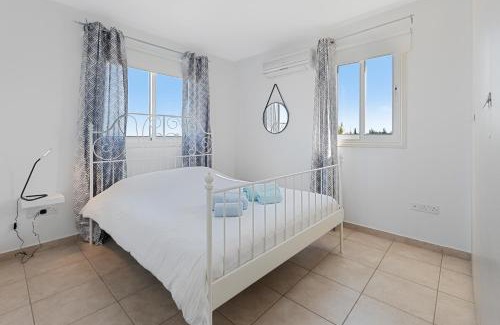 Lykabittos Apartamento | Glabur Stays - The Sunny Atelier - Nicosia City, Free Parking & Wifi, Welcomes You!
