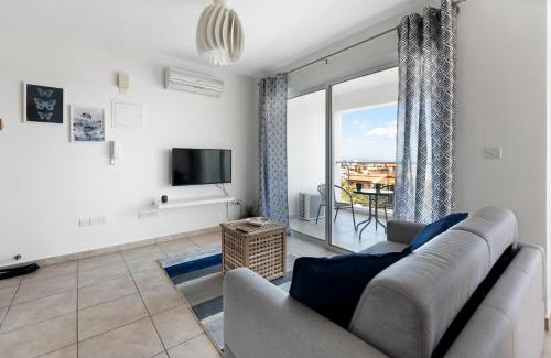 Lykabittos Apartamento | Glabur Stays - The Sunny Atelier - Nicosia City, Free Parking & Wifi, Welcomes You!