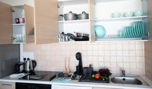 Lykabittos Apartamento | Glabur Stays - The Sunny Atelier - Nicosia City, Free Parking & Wifi, Welcomes You!