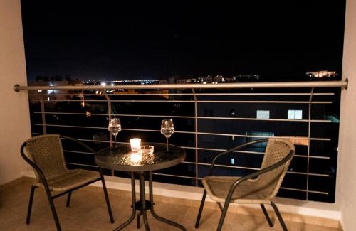 Lykabittos Apartamento | Glabur Stays - The Sunny Atelier - Nicosia City, Free Parking & Wifi, Welcomes You!
