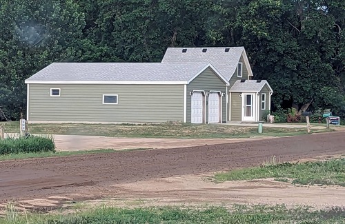 Webster Casa | Glacial Lakes Retreat- 4-bedroom house with WiFi and AC in charming Webster