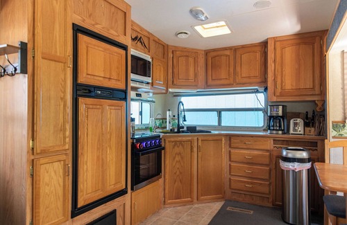 Babb Casa | Glacier Vista - 30’ Glamping Trailer near Glacier Park. Paradise in the forest.