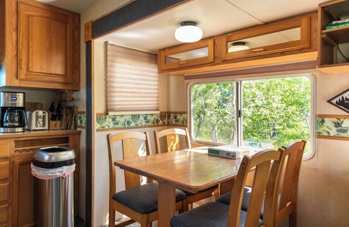 Babb Casa | Glacier Vista - 30’ Glamping Trailer near Glacier Park. Paradise in the forest.