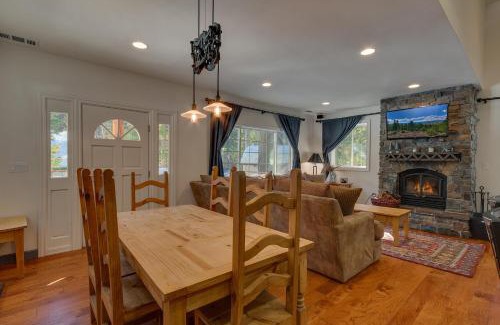 Ridgewood Casa | Glades Getaway by Tahoe Getaways - Charming Pet-Friendly 3 BD North Shore Cabin w Wood Fireplace & Short Drive to Ski Resorts