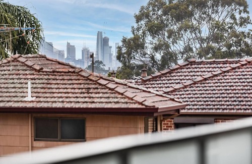 Gladesville Apartamento | Gladesville- GLAD1- Monash Road - Sunny 2BR Corner Apartment with Terrace in Monash Hill