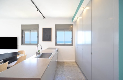 Tel Aviv City Center Apartamento | Glam 4BR Overlooking Banana Beach by HolyGuest