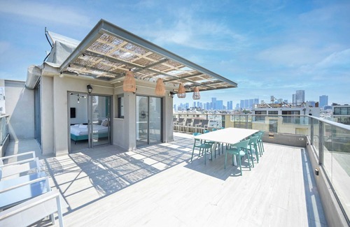 Tel Aviv City Center Apartamento | Glam 4BR Overlooking Banana Beach by HolyGuest