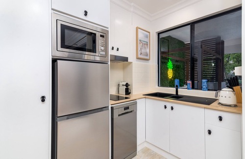 Port Douglas Apartamento | Glam Apartment In The Heart Of Town, King Bed, 2 Pools, Free Parking & WIFI