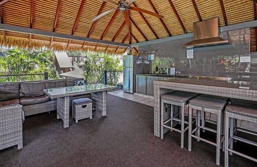 Port Douglas Apartamento | Glam Apartment In The Heart Of Town, King Bed, 2 Pools, Free Parking & WIFI