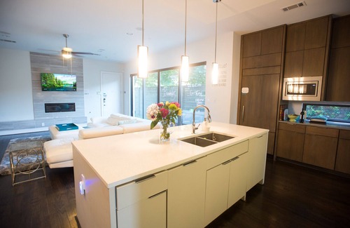 Park Cities Casa | Glam Celebrity Home en UP! 4BR. ¡Por caridad!