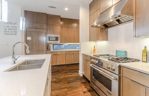Park Cities Casa | Glam Celebrity Home en UP! 4BR. ¡Por caridad!