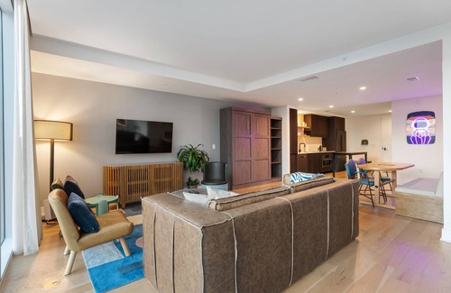 East Cesar Chavez Condominio | Glam DT Penthouse - DT & Lake View! Sleeps 8