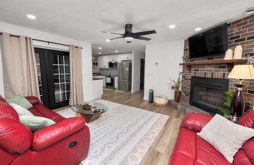 Lakeland Casa | Glamorous 3BR Retreat on an Acre!