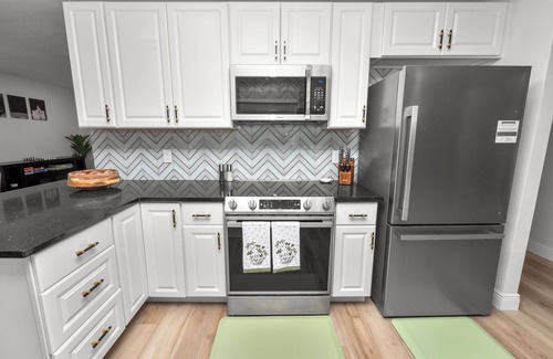Lakeland Casa | Glamorous 3BR Retreat on an Acre!