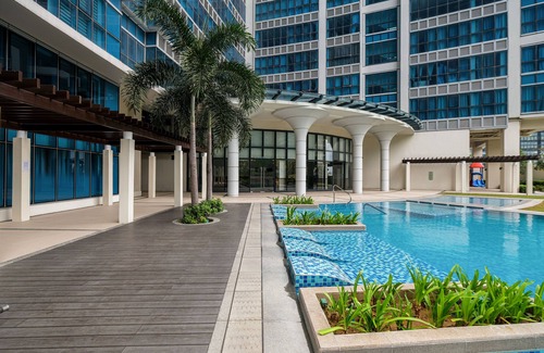 Pinagsama Condominio | Glamorous 3BR Suite with Bathtub in Uptown BGC
