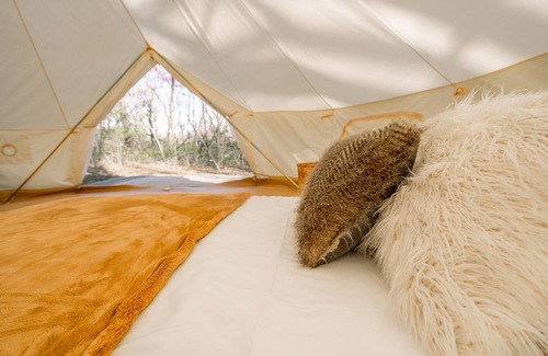 Kansas City Alquiler De RV | Glamorous Boho Style Glamping Suite at Watkins C Ranch