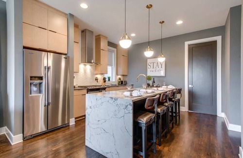 Hadley - Washington Casa | Glamorous Dtown / RFTOP Deck / 11 Beds / 2nd Home Option