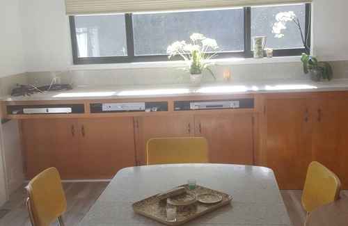 Arden Park Vista Casa | Glamorous Hidden Gem Central Location 1950's Style