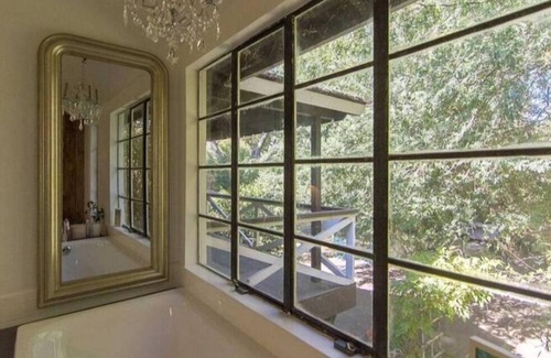 North Hollywood Casa | Glamorous ranch style house near attractions.