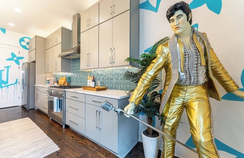 East Bank Casa | Glamour on the Rocks - Rooftop Deck in East Nash