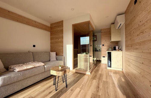 Sencur Casa | Glamp Desiree with Sauna in Resort Potatoland