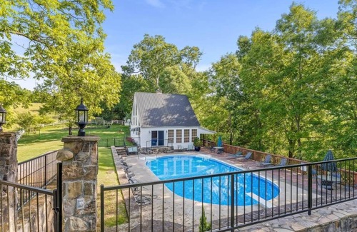 Lookout Valley Neighborhood Association Alquiler De RV | Glamp on Functional Farm w/ pool 15min to Chatt!