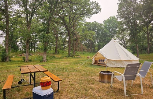 St Croix Falls Alquiler De RV | Glamp Tent at Historic estate Big Rock Creek