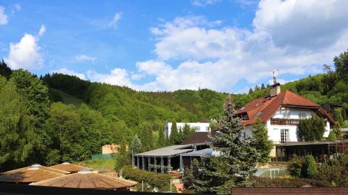 Vsetin Otro | Glamp V Hluboké - Yurts and Wooden Houses