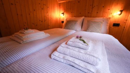 Kostel Chalet De Esquí | Glamping Avantura- a natural getaway by the Kolpa River