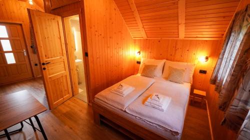 Kostel Chalet De Esquí | Glamping Avantura- a natural getaway by the Kolpa River