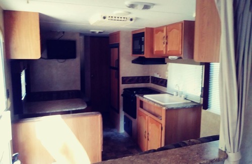 Wills Point Alquiler De RV | Trailer de lujo para vivir y acampar en el lago Tawakoni.