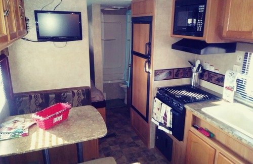 Wills Point Alquiler De RV | Trailer de lujo para vivir y acampar en el lago Tawakoni.