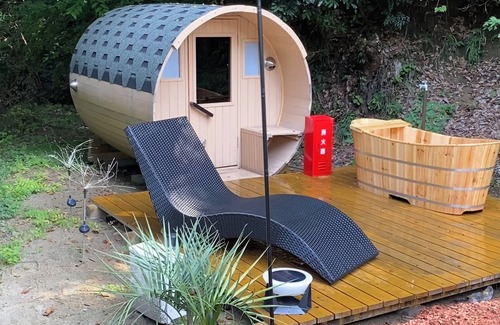 Futtsu Cabaña | Glamping for private use of an entire building! Barbecue & watch a movie on the projector screen on the 16 square meter patio with a view of the Minato River! Accommodates up to 10 people!