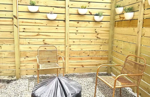 Wrightsboro Apartamento | Glamping Getaway! 10 Min to Downtown, 22 min to Beach!