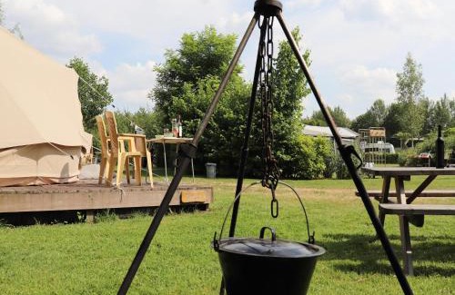 Twijzel Otro | Glamping Lodge in Friesland near Nature Reserves, cleaning included