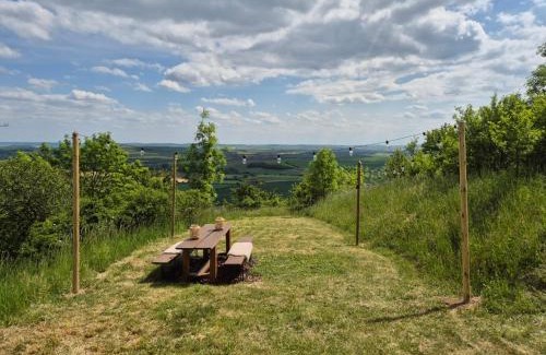 Vinicne Sumice Otro | Glamping nad vinicemi - kousek od Brna