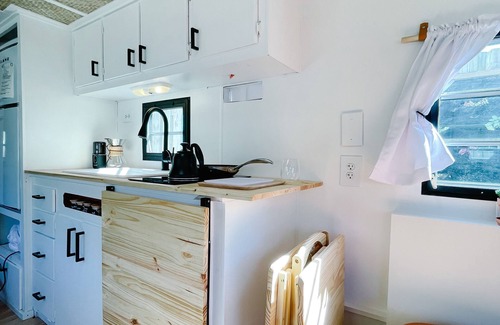 Murraysville Casa | Glamping near the Beach - Book the Holiday Homestead Today!