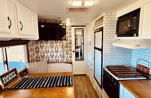 De Soto Casa | Glamping on the Ridge / HOT TUB / Sleeps 4