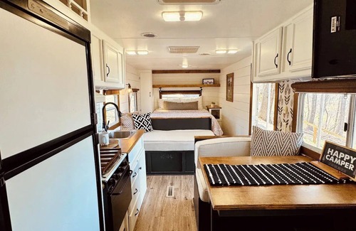 De Soto Casa | Glamping on the Ridge / HOT TUB / Sleeps 4