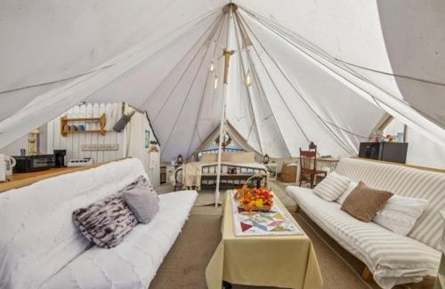 Mount Jackson Otro | Glamping tent on farm Mountain views