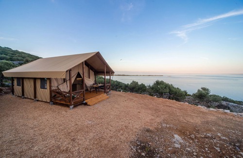Veli Losinj Casa | Glamping Tents and Mobile Homes Trasorka - Campsite
