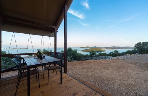 Veli Losinj Casa | Glamping Tents and Mobile Homes Trasorka - Campsite
