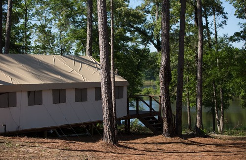 Rupert Cabina | Tiendas de glamping con vista a un lago de 70 acres