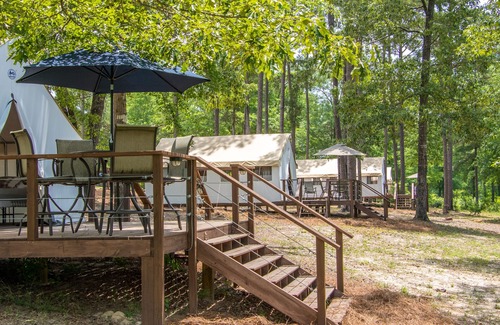 Rupert Cabina | Tiendas de glamping con vista a un lago de 70 acres