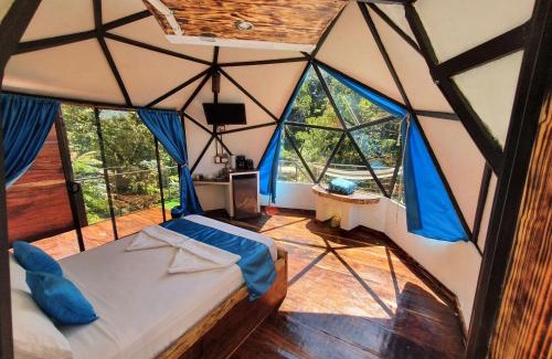 Manuel Antonio Cabina | Glamping Tomaselli