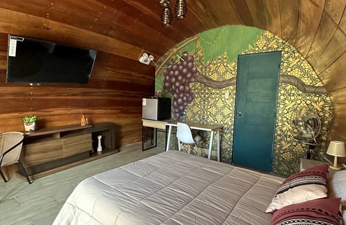 San Juan Bautista Otro | Glamping Toneles y Viñedos