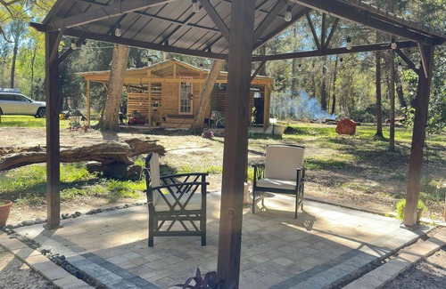 Gainesville Cabina | Glamping with A/C bedroom and luxury bath near UF and Springs