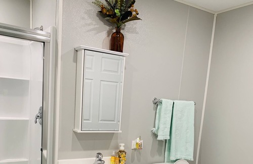 Forestview Cabina | Glamping Yurt & RV/Game Room/Pool, Outdoor Jacuzzi, Sauna, Mini Golf, Chickens!